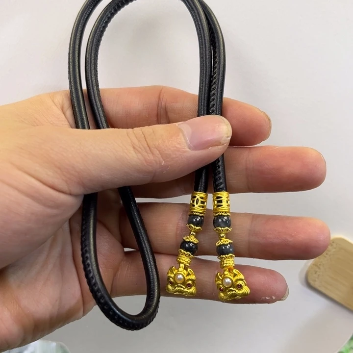 翡翠吊坠(赠链)未镶嵌一***萄