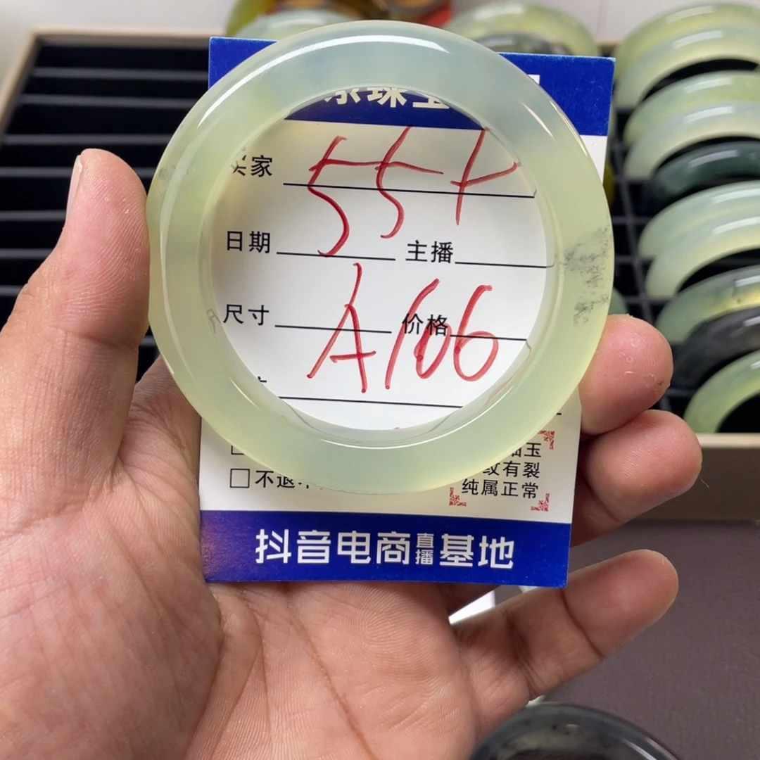 哈***七蛇纹石玉未镶嵌手镯