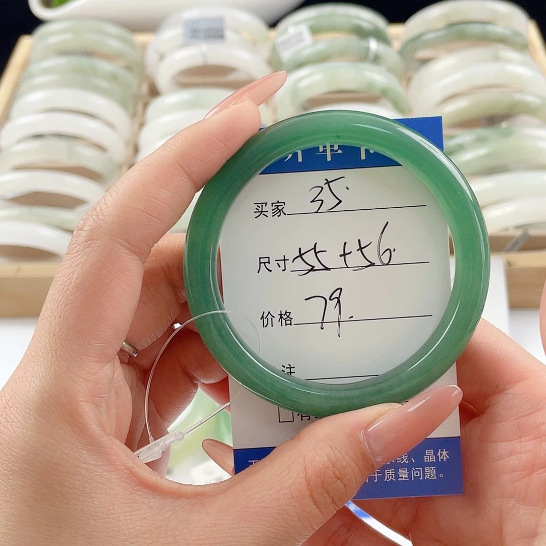 石英质玉手镯未镶嵌