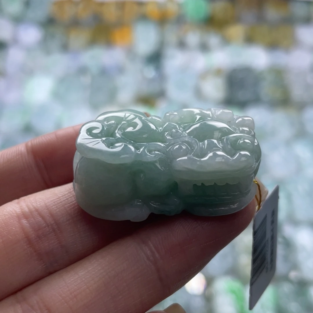 翡翠未镶嵌颈饰貔貅