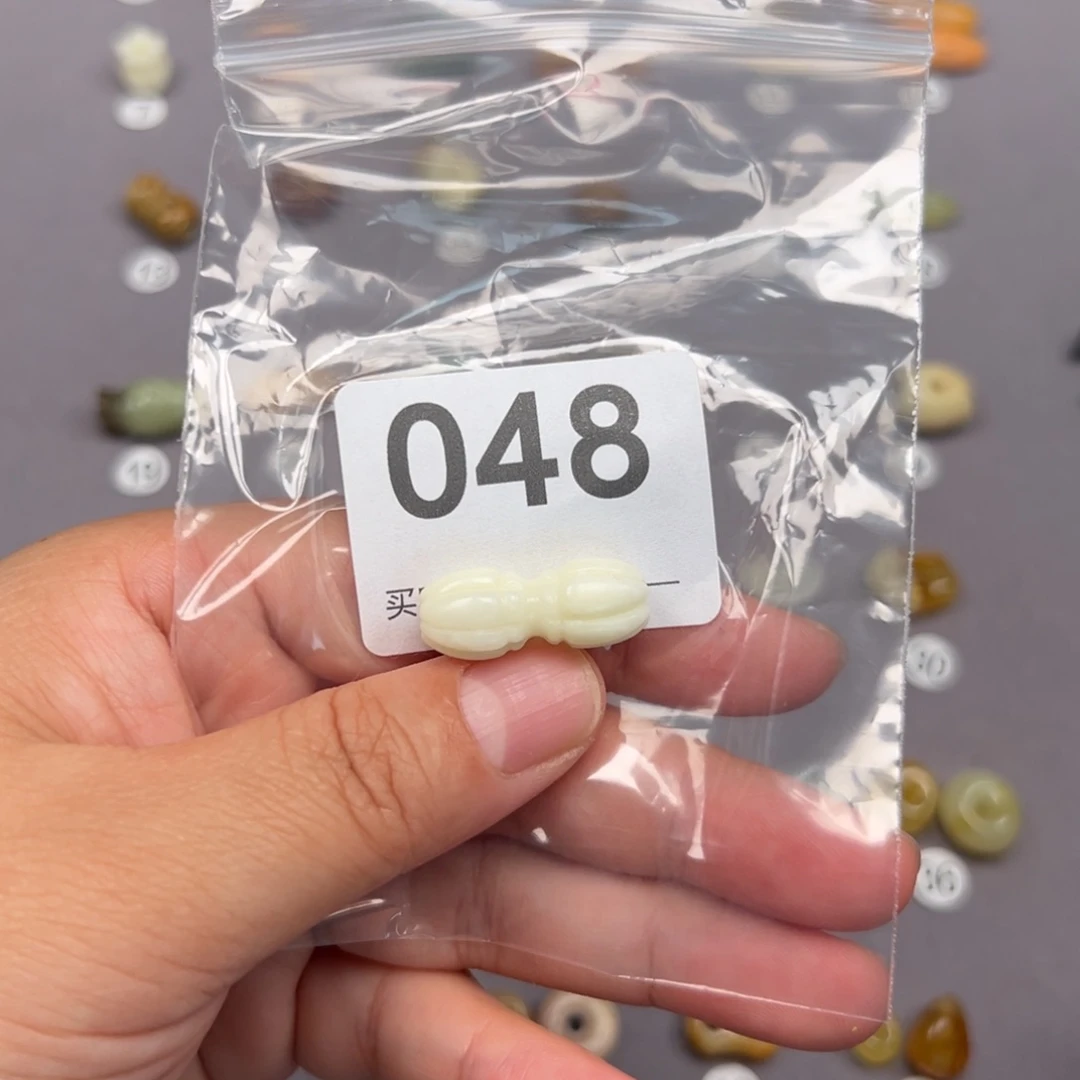 蛇纹石玉未镶嵌颈饰?****么微瑕不退不换