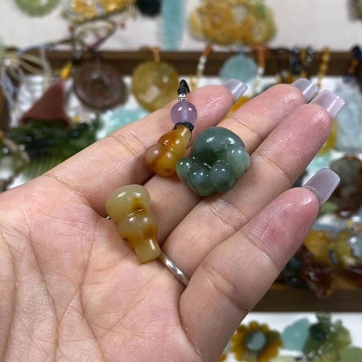 蛇纹石玉未镶嵌吊坠