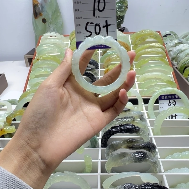 蛇纹石玉未镶嵌手镯