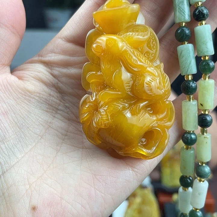 蛇纹石玉未镶嵌颈饰