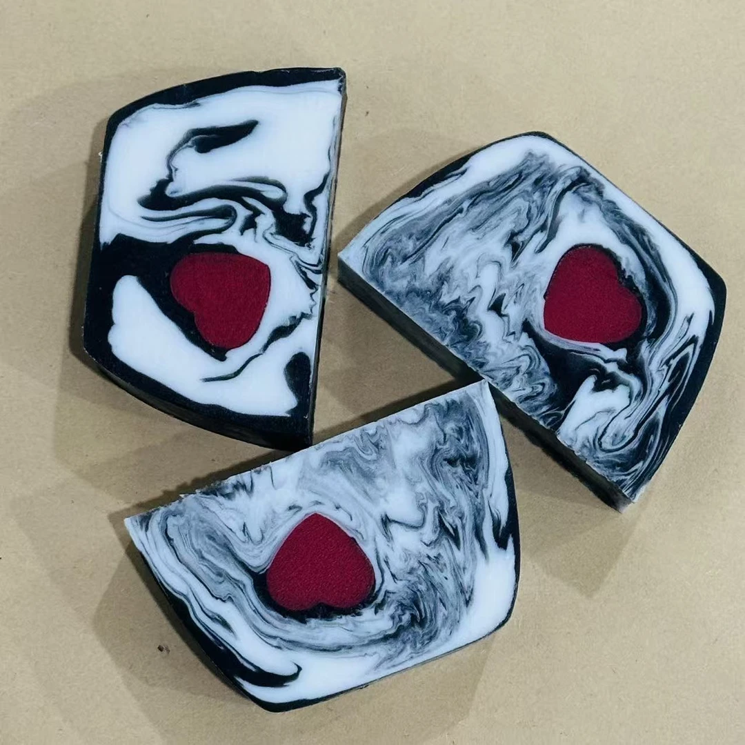 墨影红心精油皂