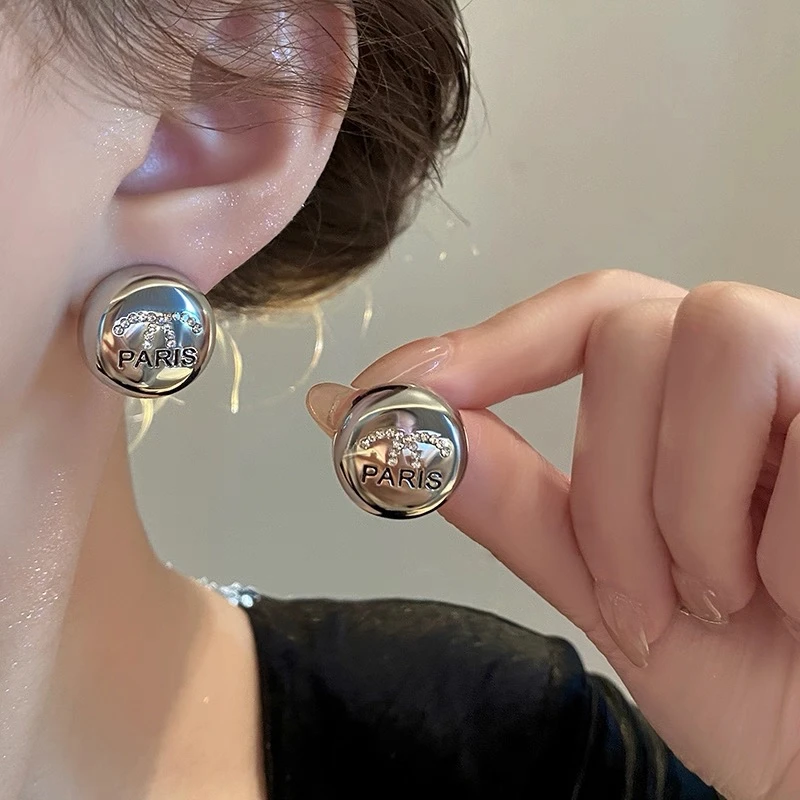 铜合金耳饰 银色香宁~字母耳钉轻奢高级感气质极简耳环 W164