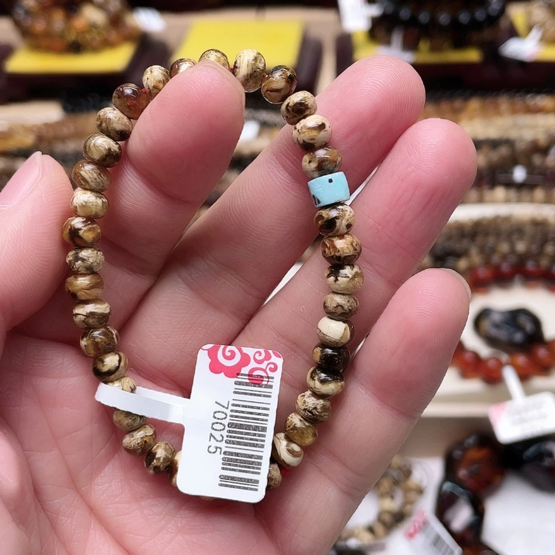 琥珀裸石未镶嵌一**菩大