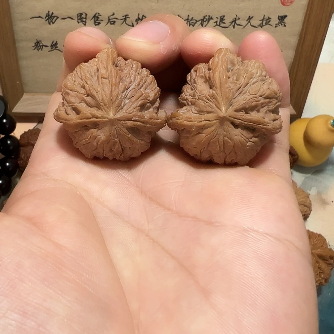 12号文玩核桃33尺水龙纹三棱