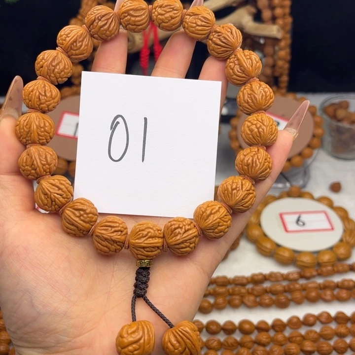 核桃龙纹桃核荔枝纹手持