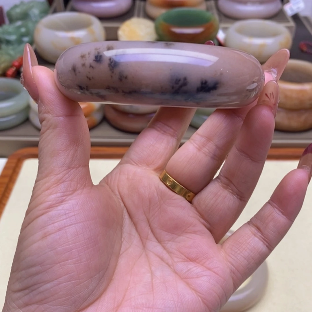 【闪购商品】石英质玉手镯未镶嵌美*鱼