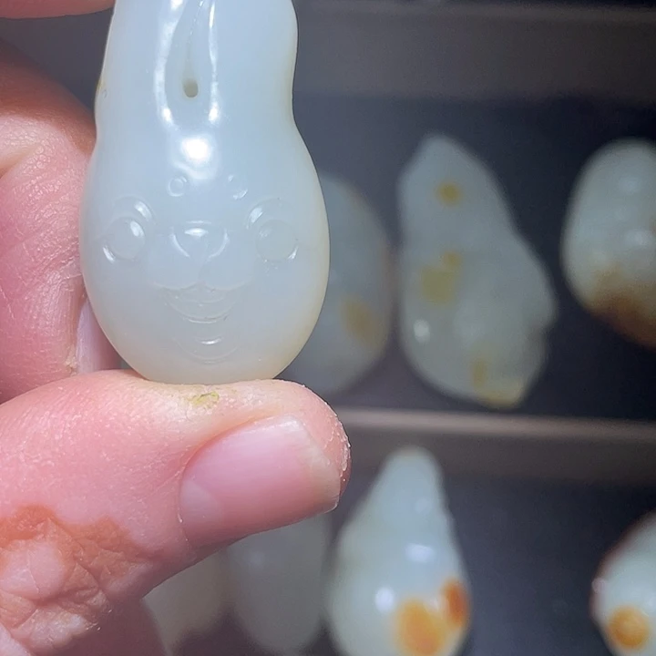 和田玉未镶嵌车挂