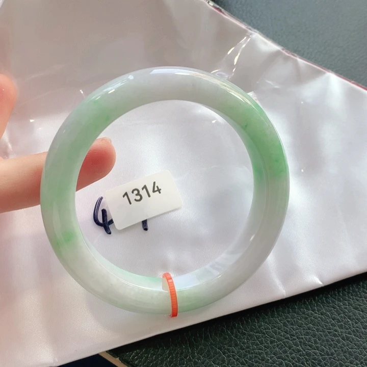 翡翠手镯未镶嵌天然翡翠手镯
