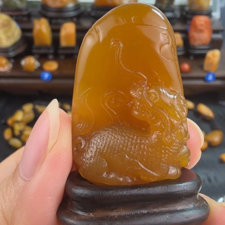 田黄石麒麟献瑞摆件