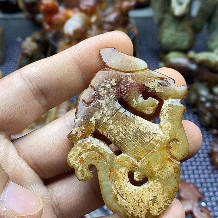 蛇纹石玉未镶嵌颈饰