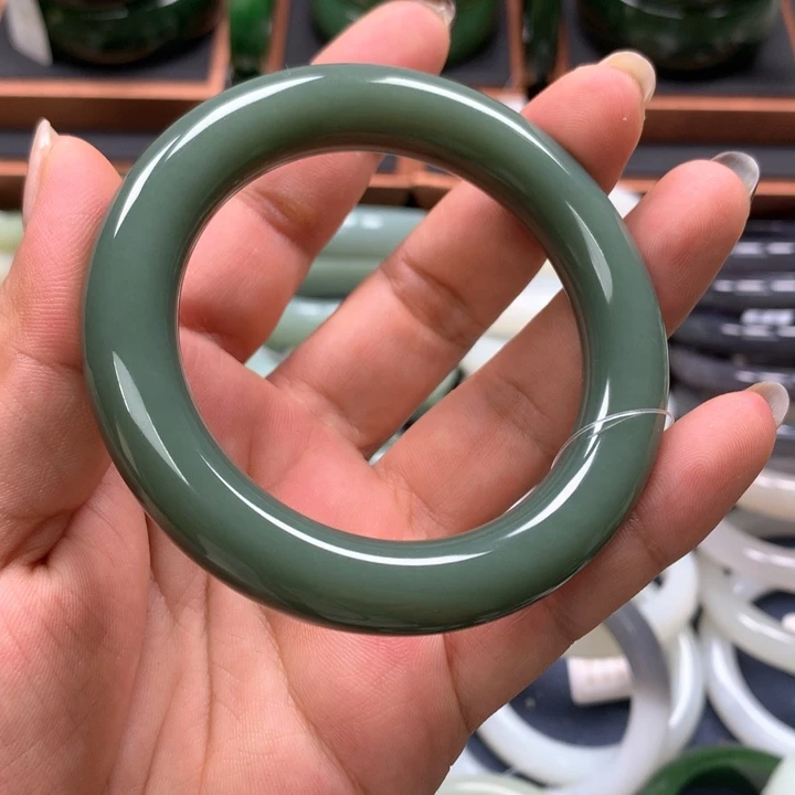 【闪购商品】未镶嵌手镯和田玉（碧玉）