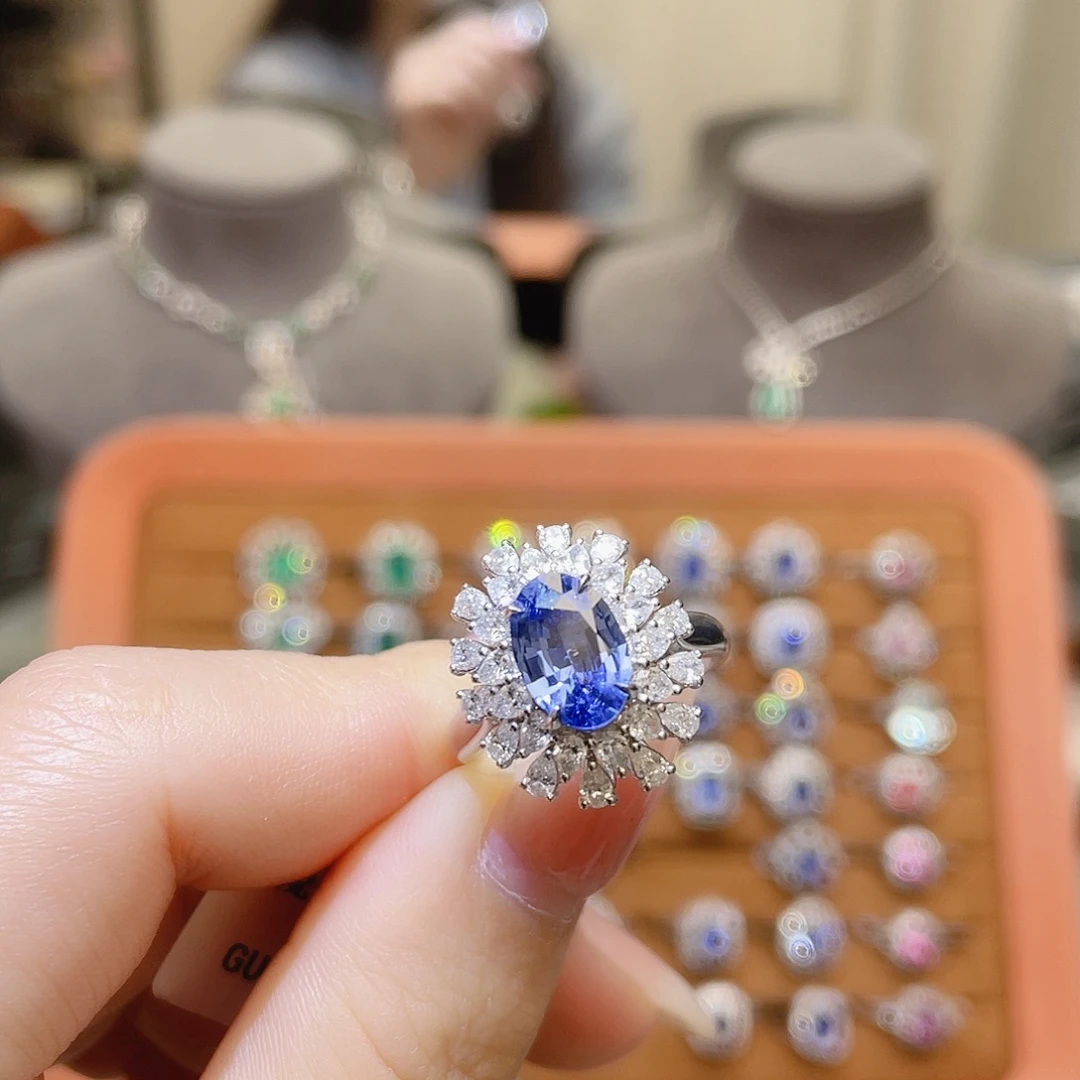 戒指蓝宝石18K金镶嵌1.99