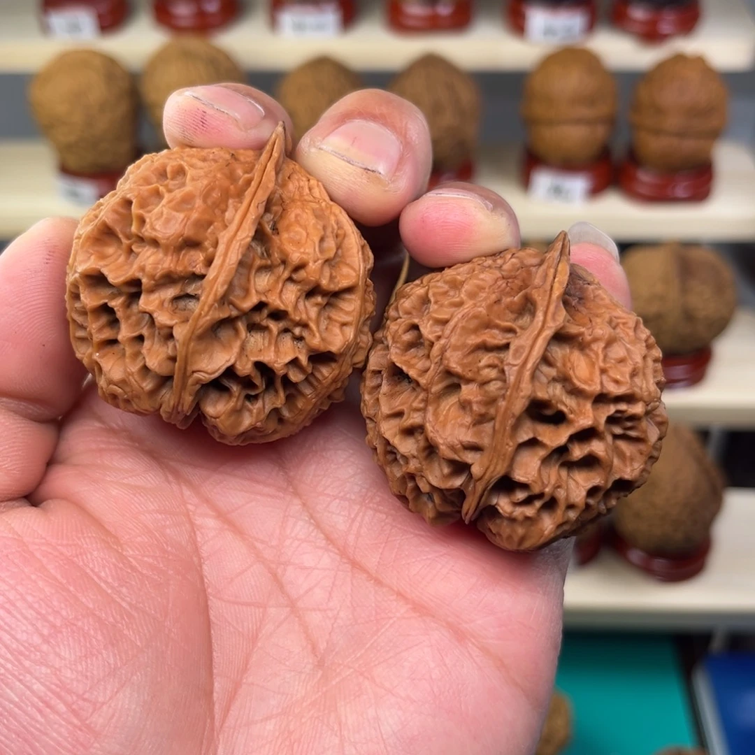 核桃文玩铁核桃伏虎罗汉42尺