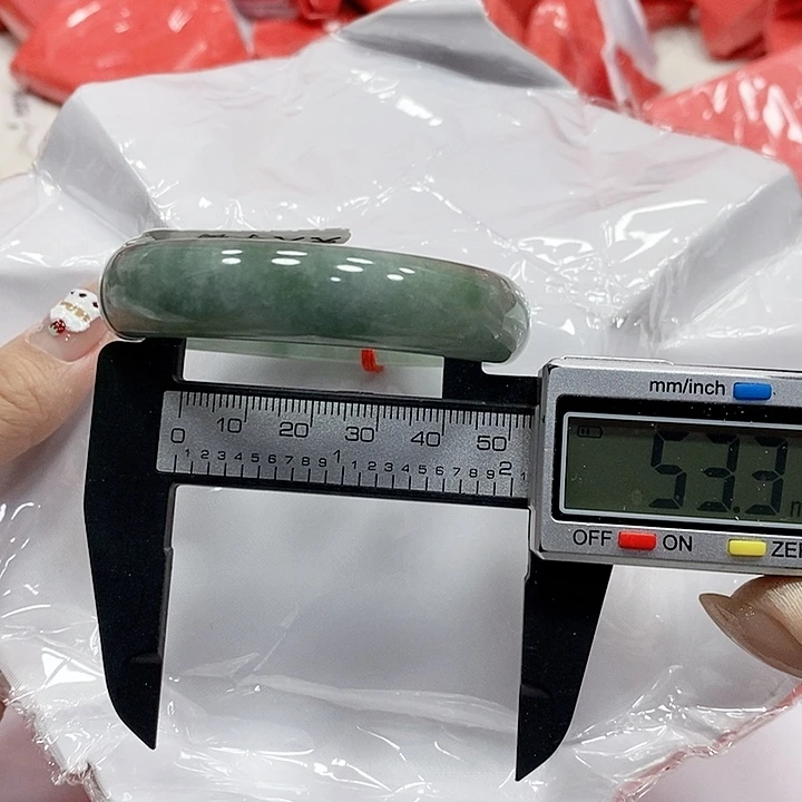 翡翠手镯未镶嵌13