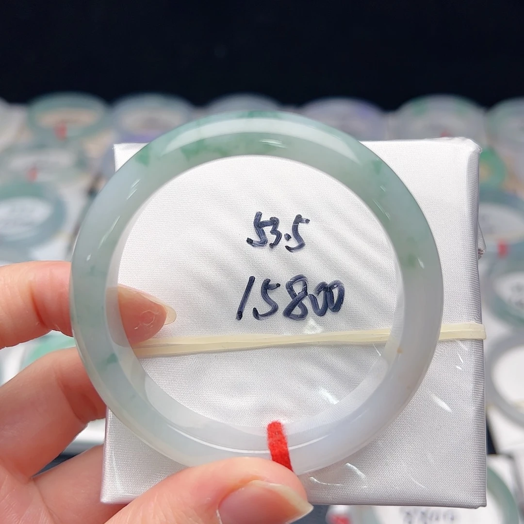 翡翠未镶嵌手镯A货