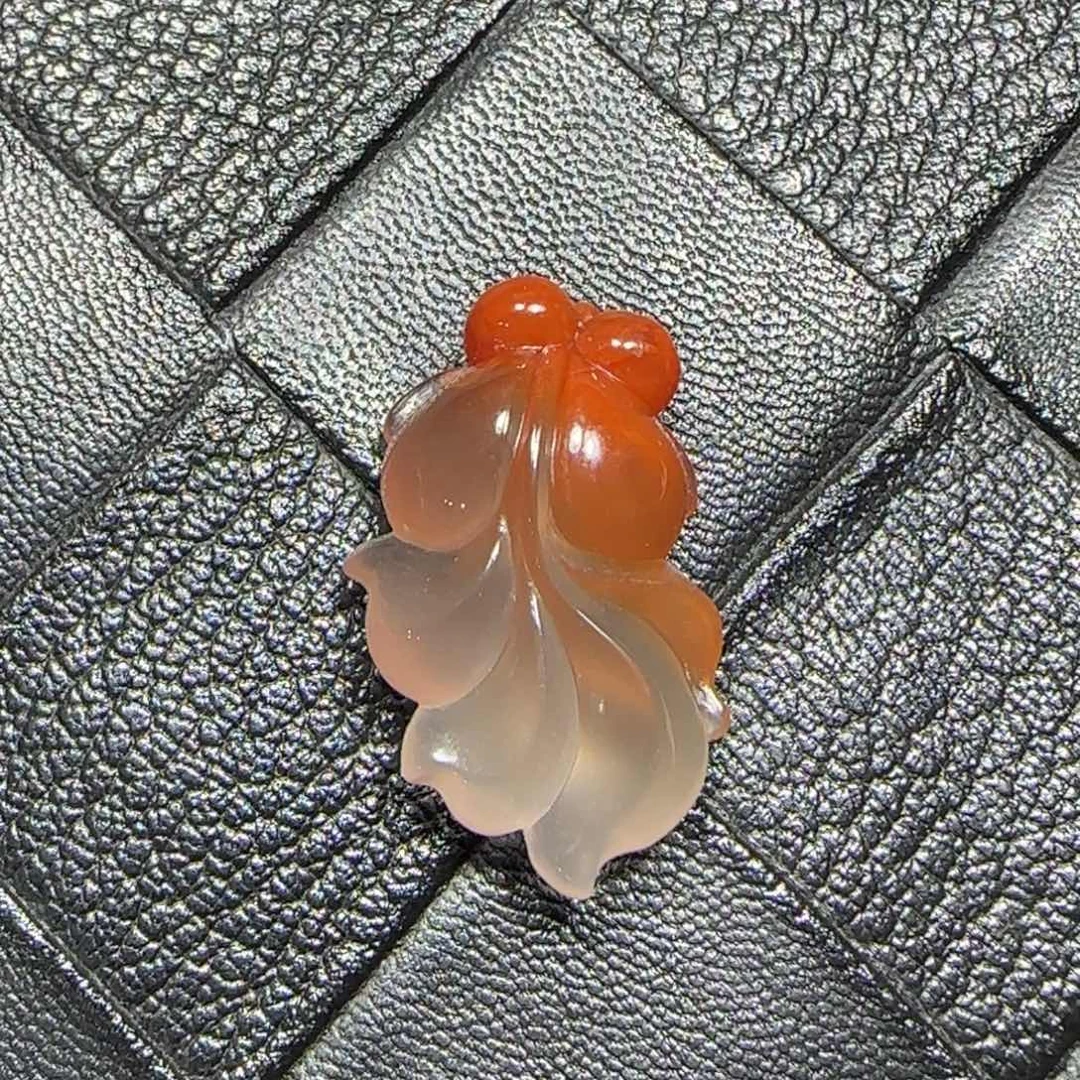 随***安南红玛瑙未镶嵌金鱼吊坠