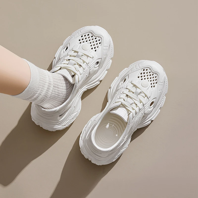 洞洞鞋女夏季2025新款外穿厚底增高踩屎感百搭防滑透气凉拖老爹鞋