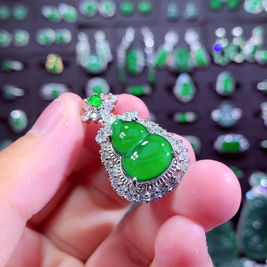 颈饰未镶嵌翡翠天然