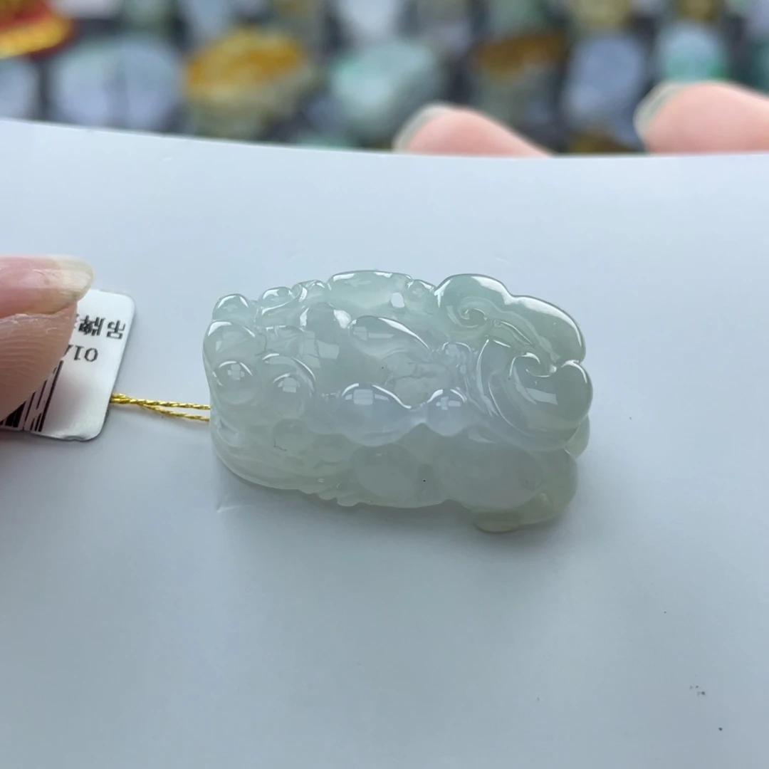 翡翠未镶嵌颈饰貔貅
