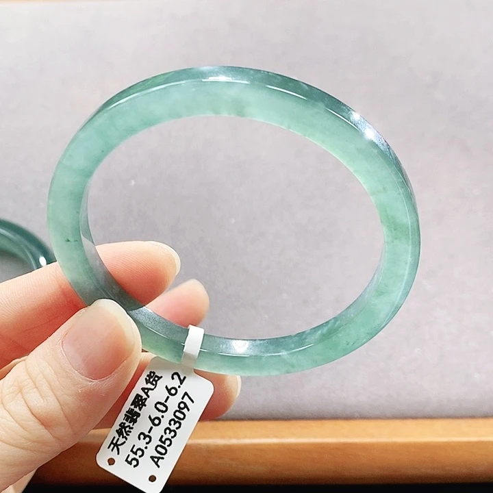 翡翠未镶嵌手镯（圆镯）