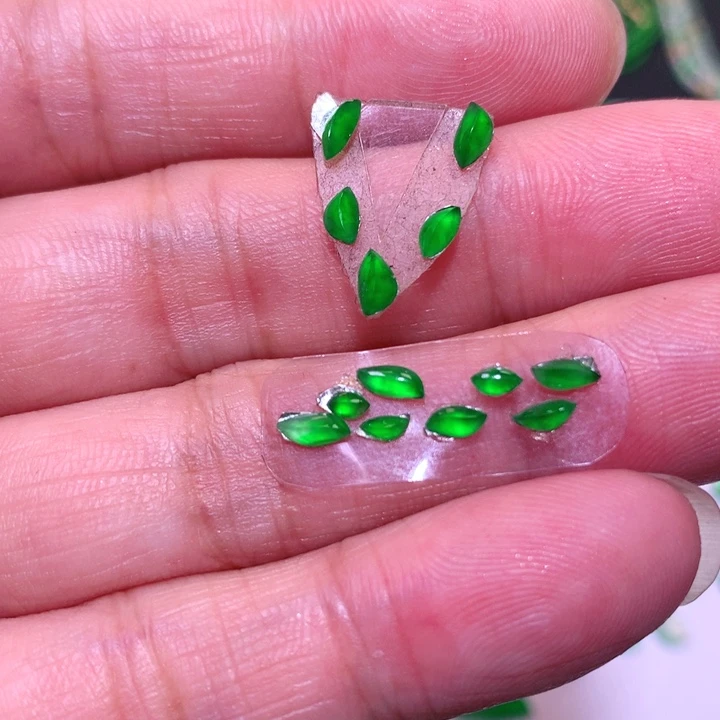 翡翠未镶嵌颈饰王*点随形