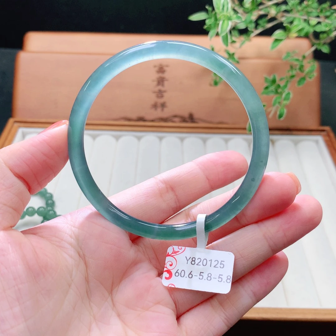 未镶嵌手镯（圆镯）翡翠