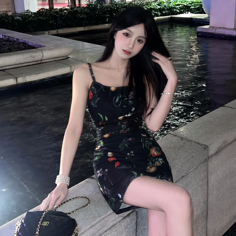 连衣裙复古碎花法式夏季吊带2025修身新款收腰显瘦短裙裙子