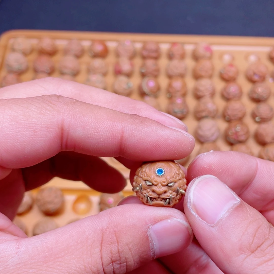 l***y猴头核桃吊坠猴头核桃镶嵌唐狮