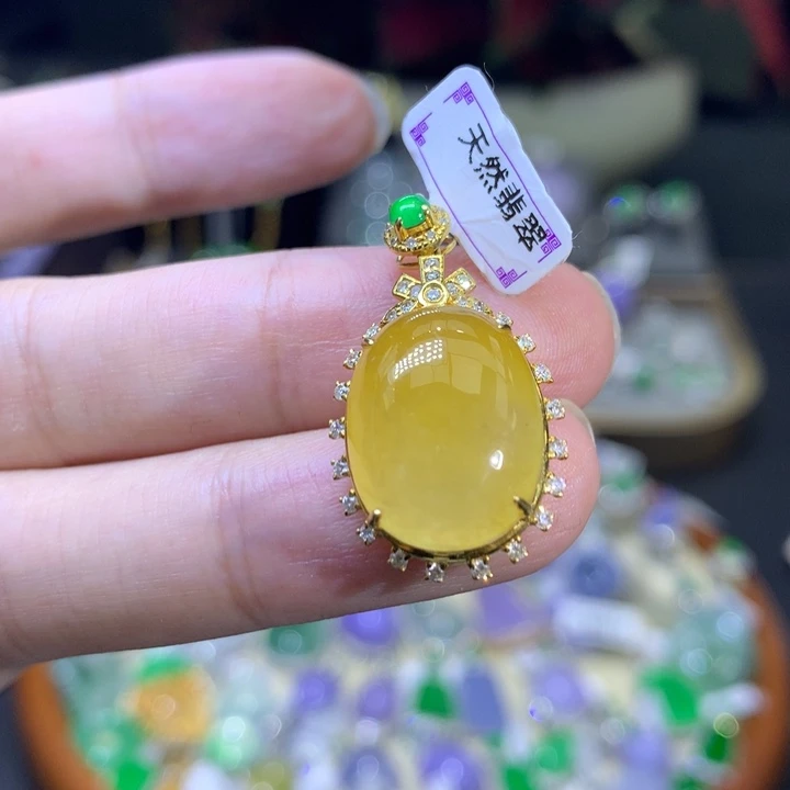 颈饰18K金镶嵌翡翠