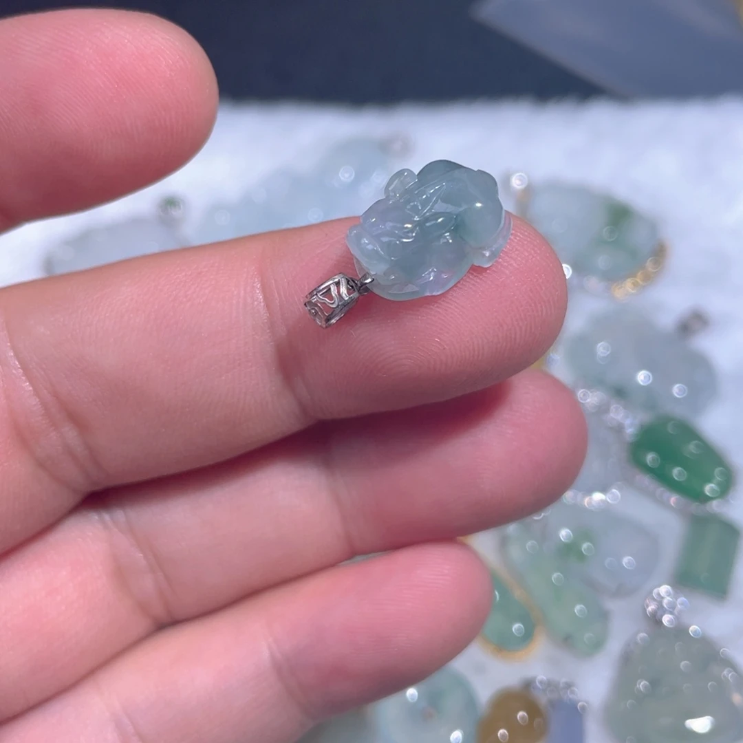 翡翠18K金镶嵌颈饰