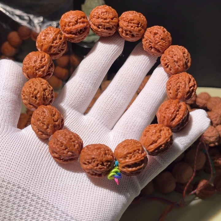 文玩核桃手串…………30