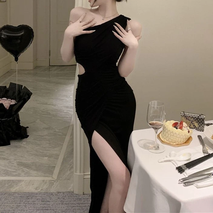 性感露肩露腰开叉辣妹小黑裙夏季修身收腰显瘦不规则设计感连衣裙