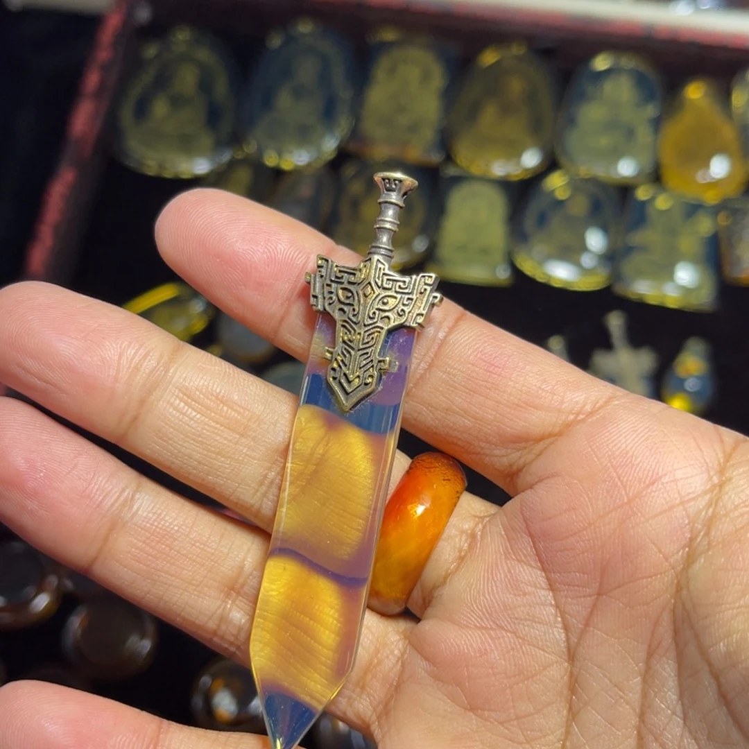 琥珀未镶嵌手串刀