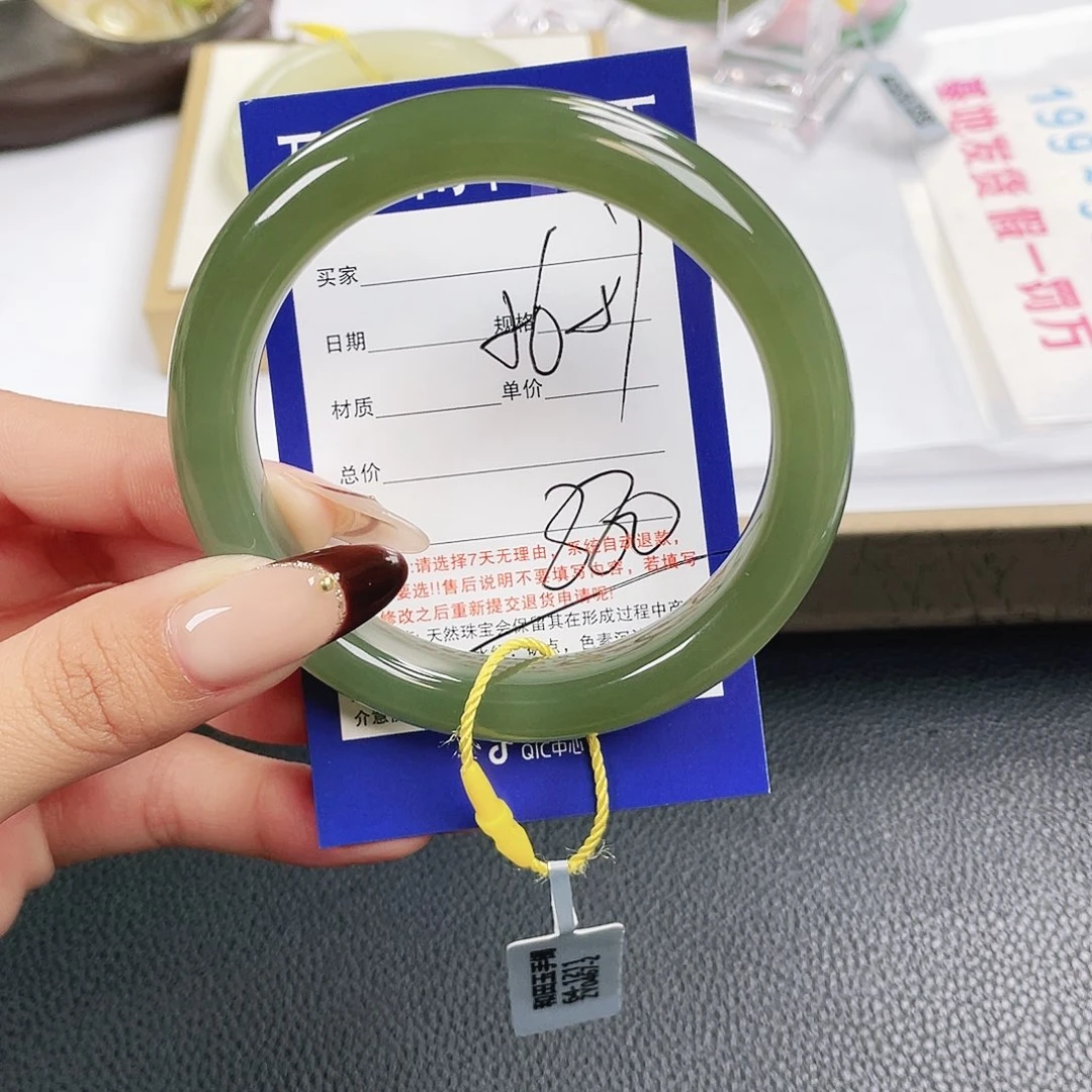 和田玉未镶嵌手镯