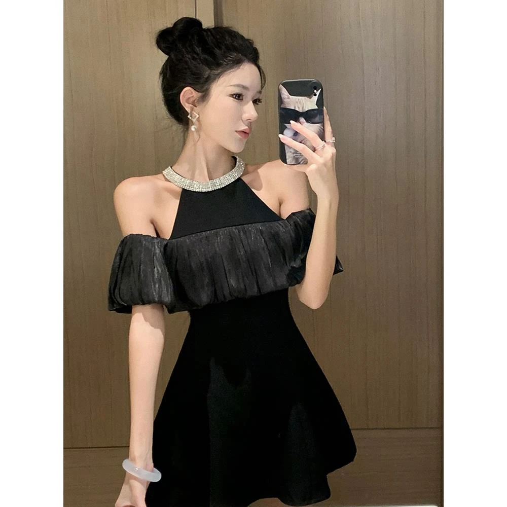 法式赫本风气质绝美镶钻露肩挂脖连衣裙女夏季高级性感小黑裙礼服