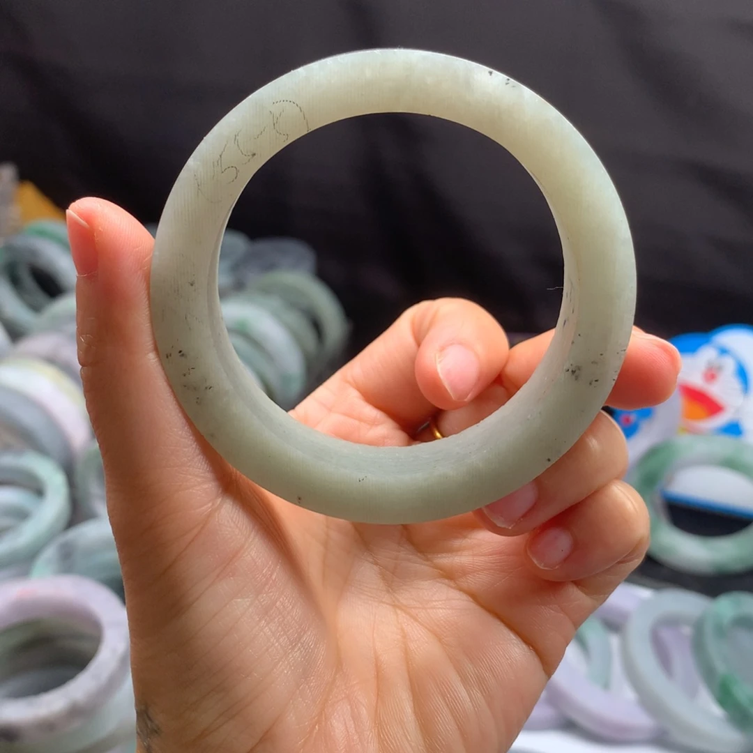 定制翡翠未镶嵌手镯