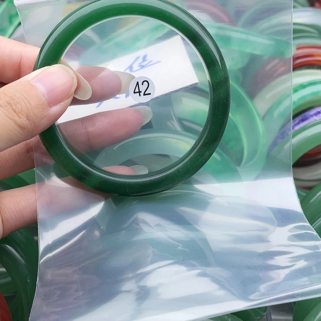 【闪购商品】石英岩玉手镯未镶嵌59