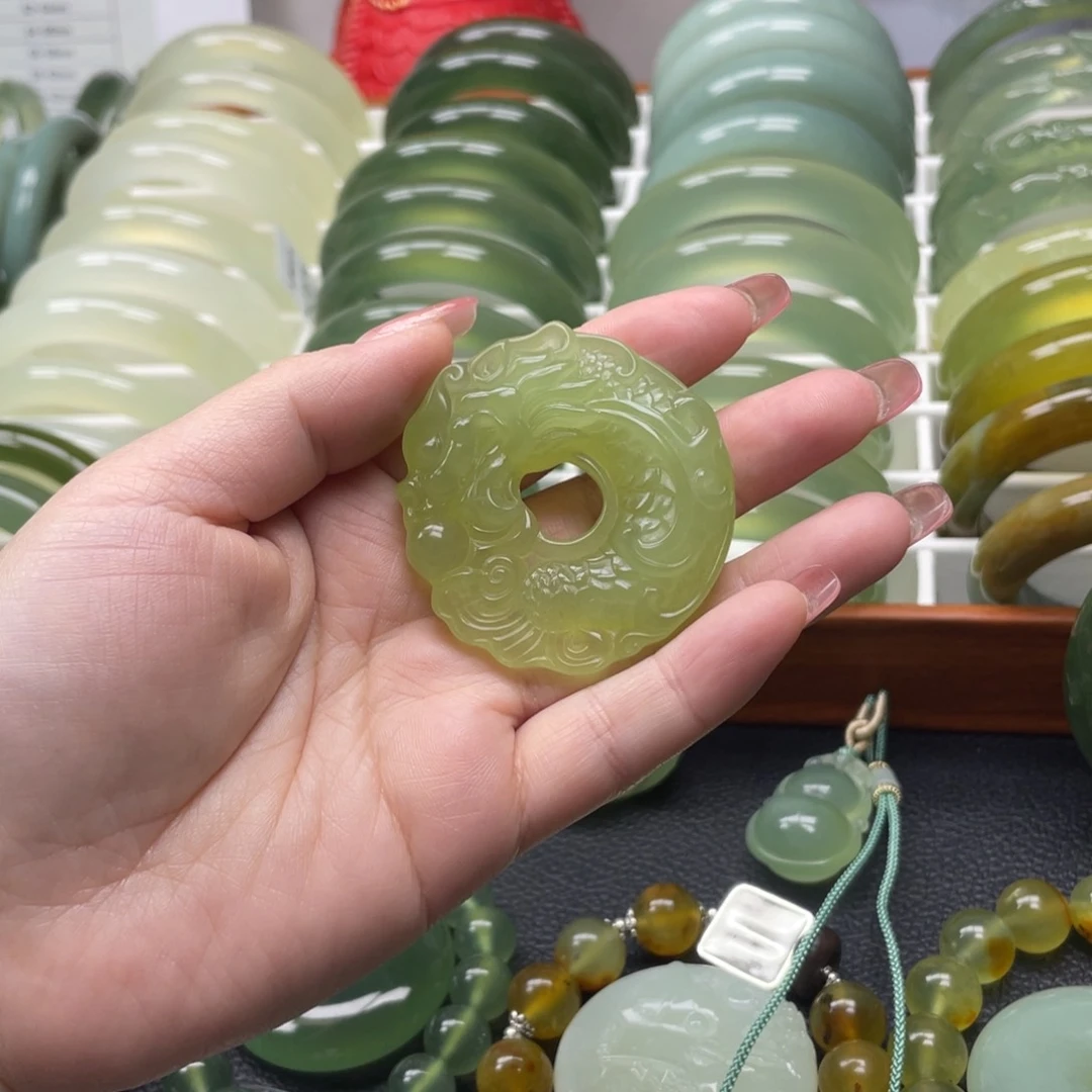 蛇纹石玉手镯未镶嵌泓*车挂