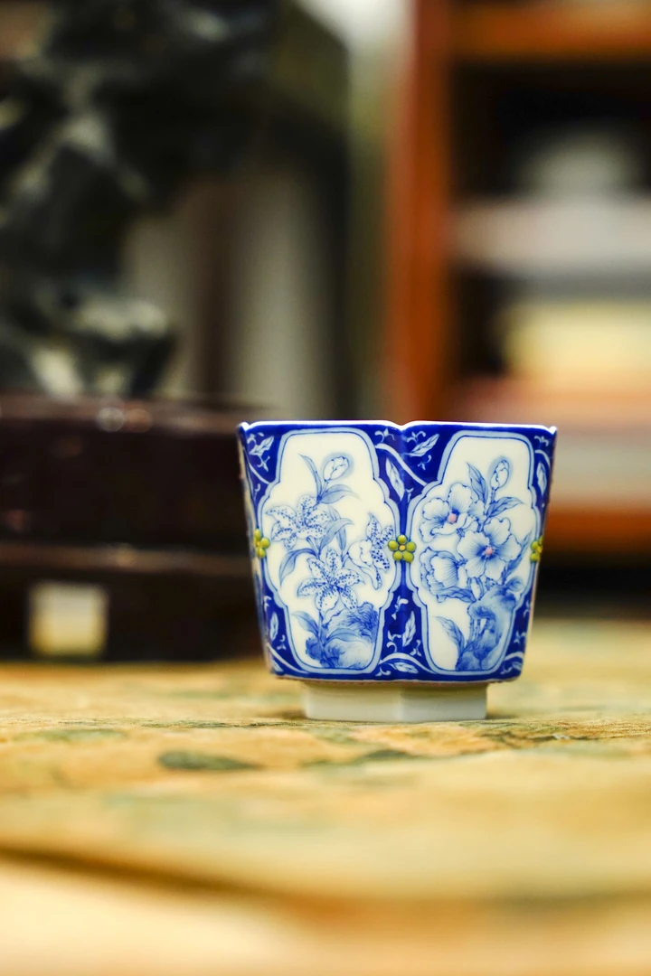 青樵轩  青花春花烂漫开窗六方直口杯   品茗陶瓷纯手工茶具