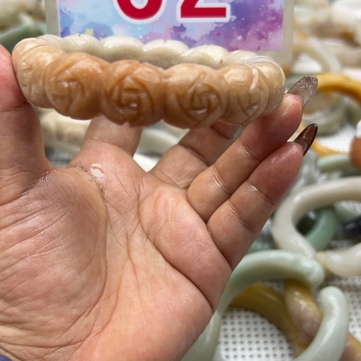 未镶嵌手镯石英岩玉