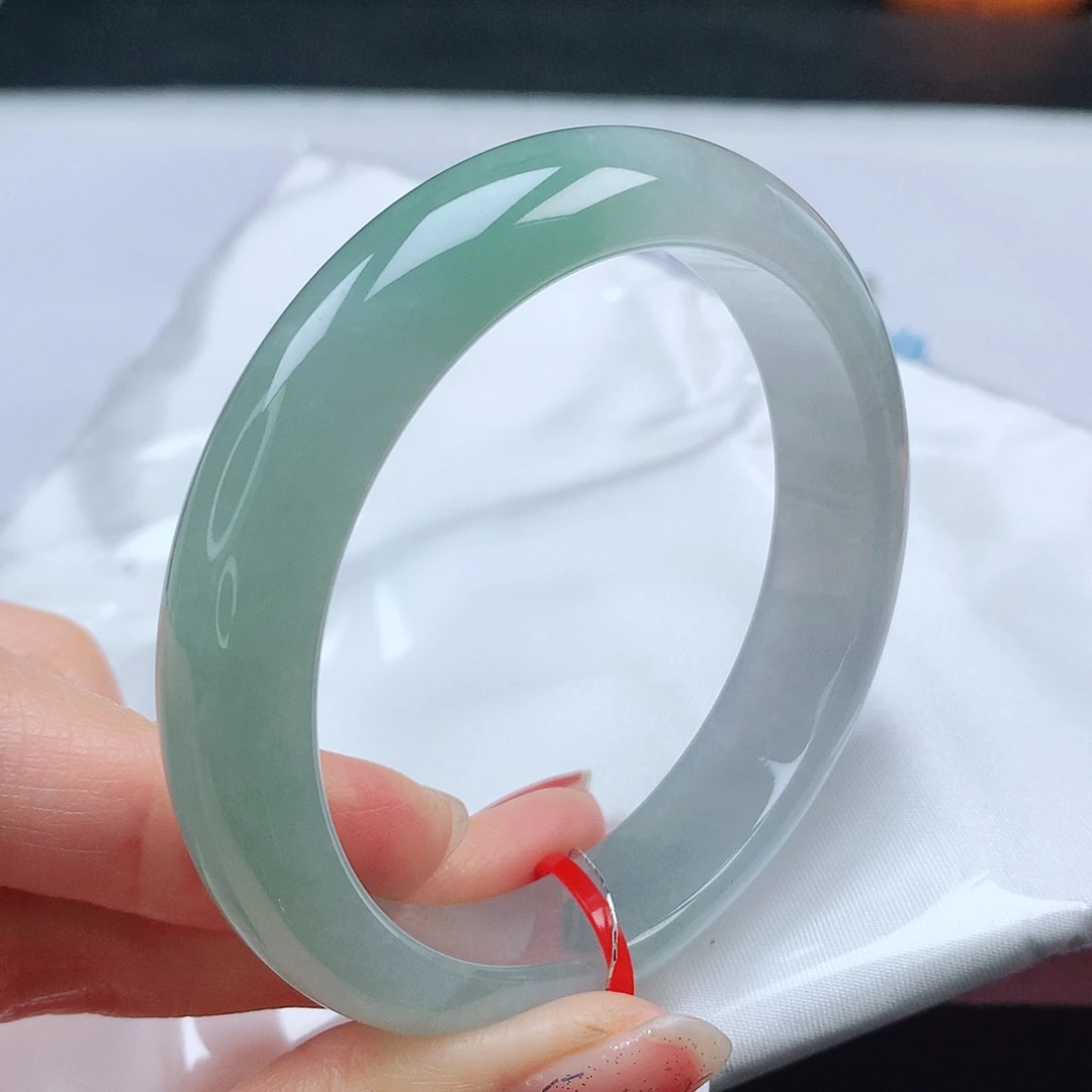 翡翠手镯未镶嵌55圈