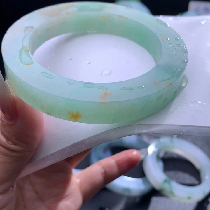 未镶嵌翡翠手镯定制翡翠