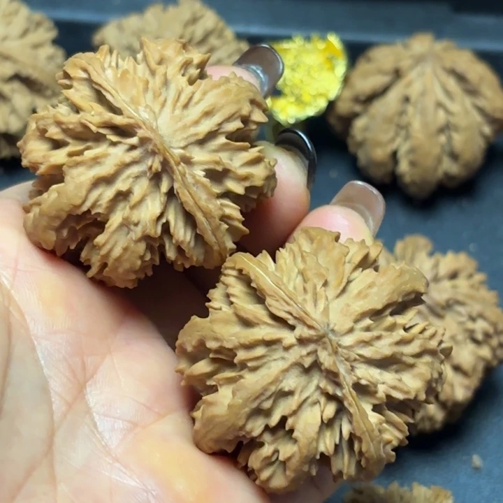 人***戏文玩核桃吊坠秦岭灯笼21