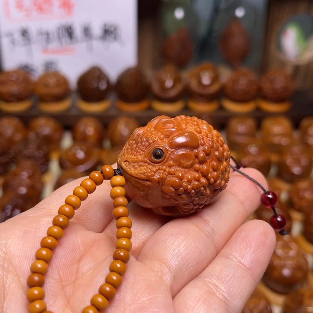 橄榄核把件元宝金蟾手把