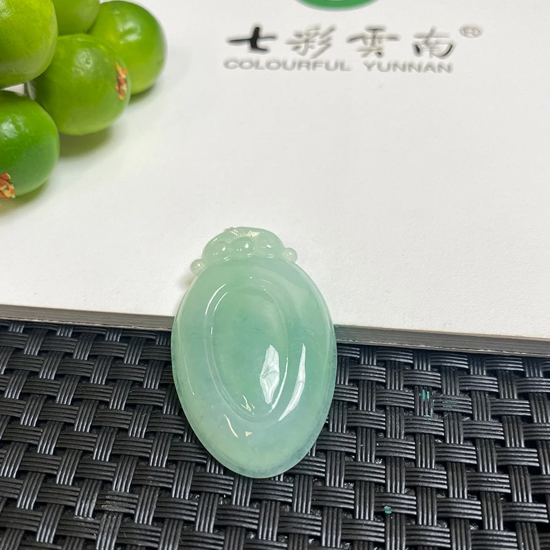 Colourful Yunnan/七彩云南冰种阳绿翡翠福贝