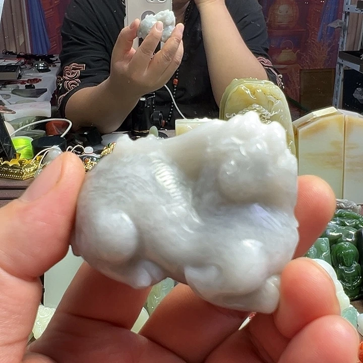 和田玉未镶嵌颈饰貔貅手把件